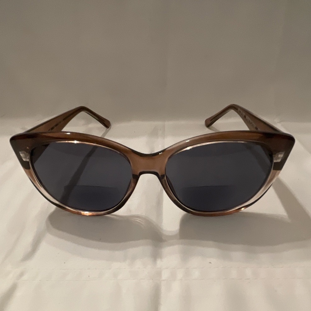 A.J.Morgan Brown Cat Eye Sunglasses UV400 Gray Plastic Lenses Solid Pattern.